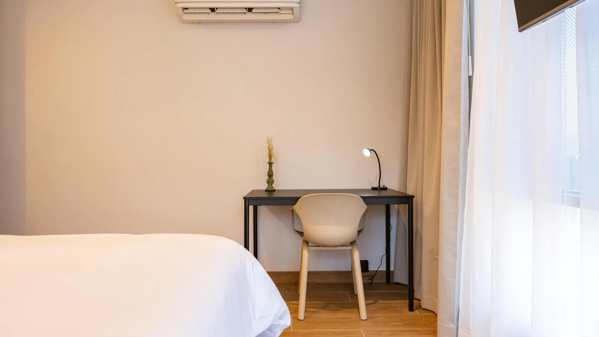 Bio 26 Apartments 메딜린