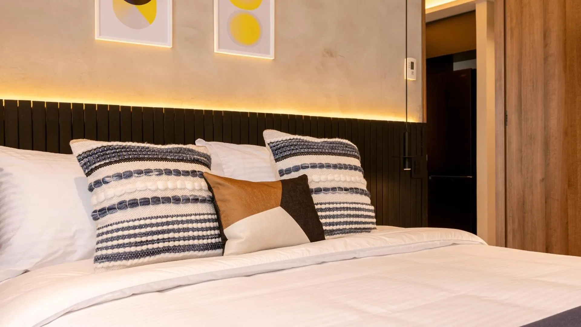 Bio 26 Apartments 메딜린