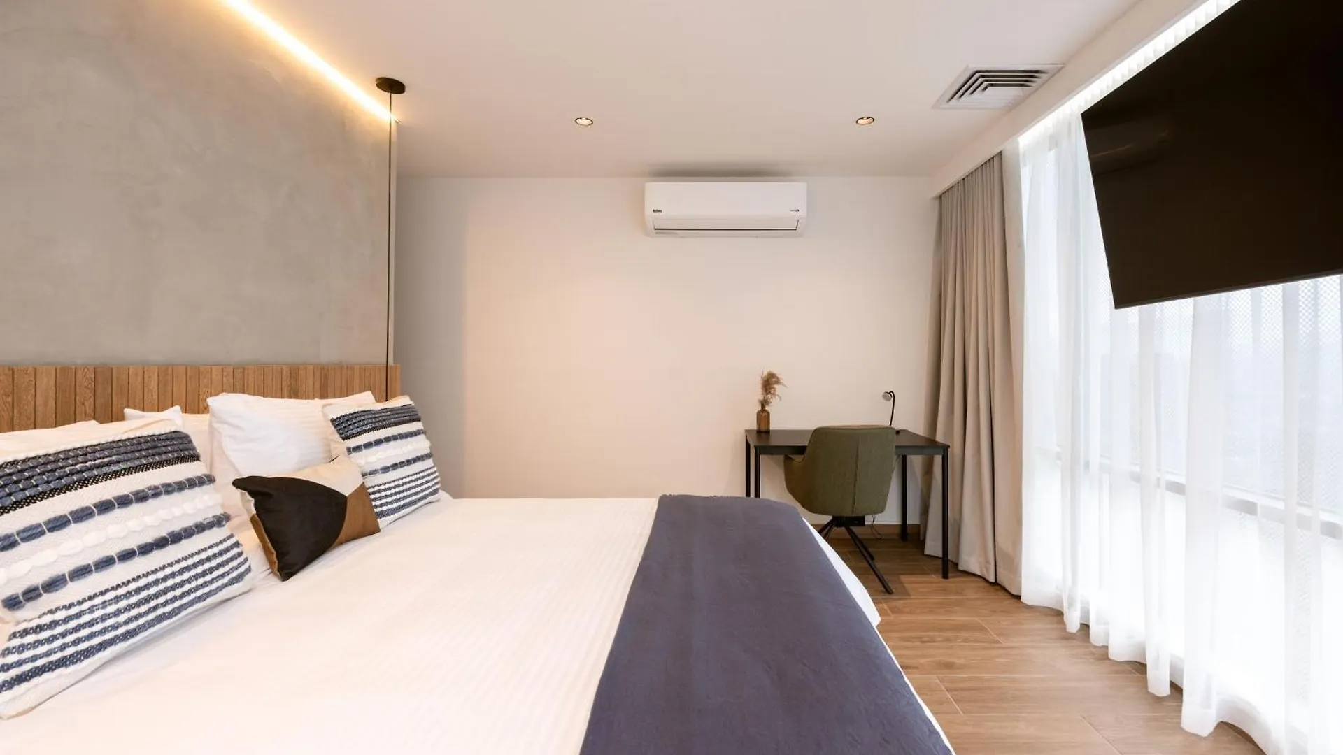 Bio 26 Apartments 메딜린